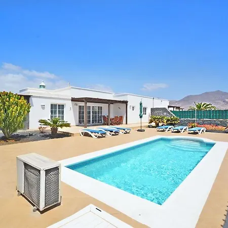 Playa Blanca Sleeps 7 With Pool And Wifi Villa