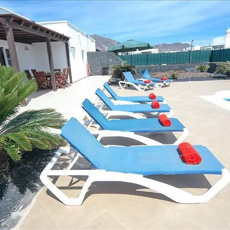 Playa Blanca Sleeps 7 With Pool And Wifi * Playa Blanca (Lanzarote)