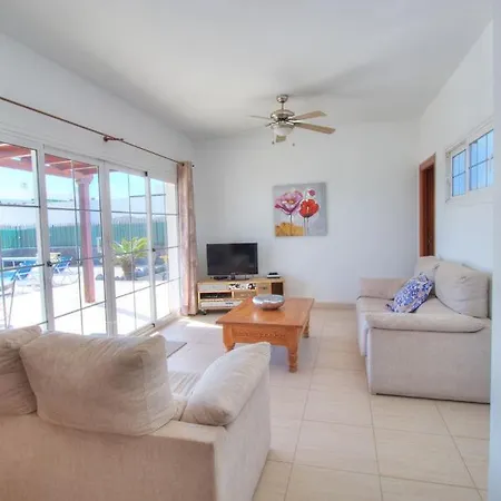 Villa Playa Blanca Sleeps 7 With Pool And Wifi